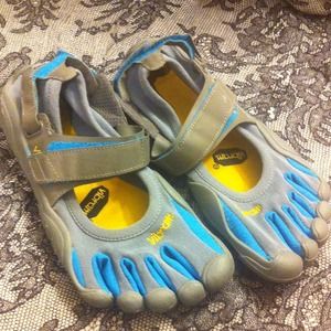 Vibram water/walking shoes size 37