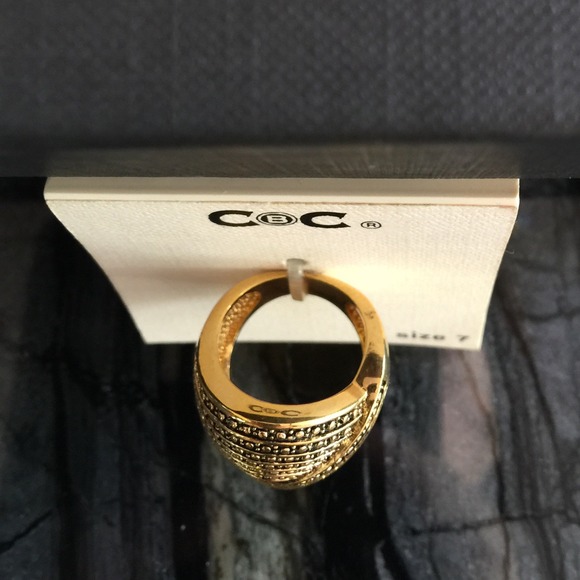 Charming Ring - Picture 2 of 3