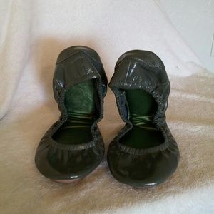 Gap City Flats in hunter green