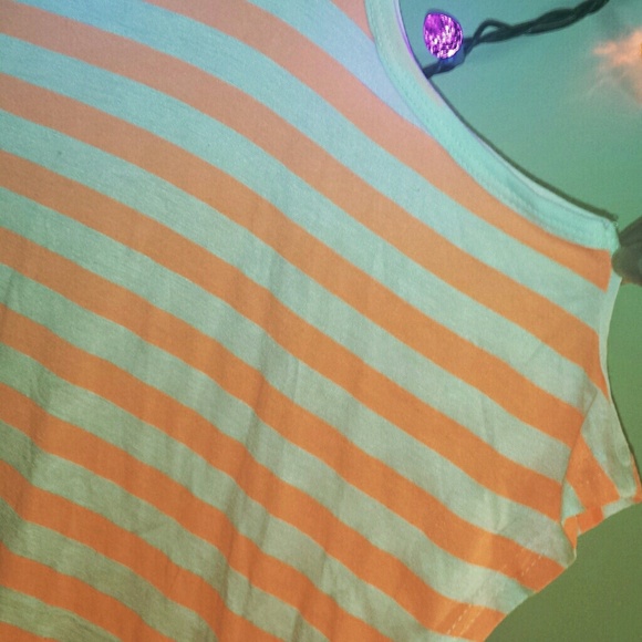 Top - Picture 2 of 4