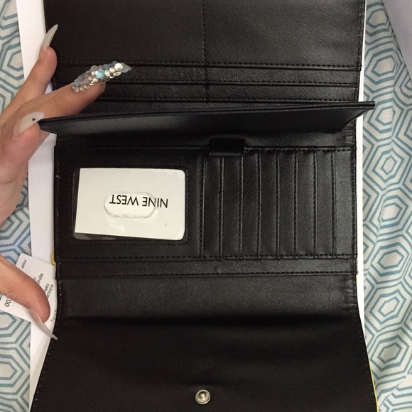 Cute Nine West yellow and brown Reno boxed wallet - Picture 2 of 3