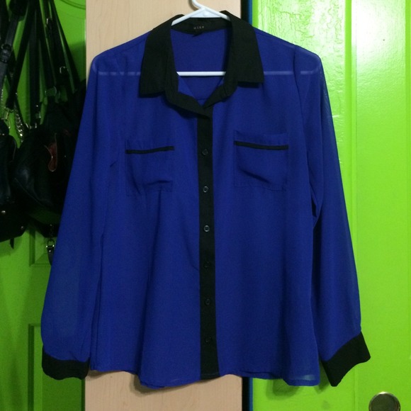 🚫SOLD🚫 Blue and Black Button Up