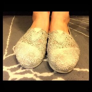 Laced Toms in cream color
