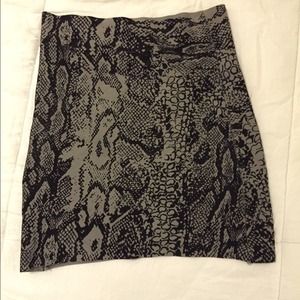 BCBG MAX AZRIA JACQUARD SKIRT! SNAKE SKIN PATTERN