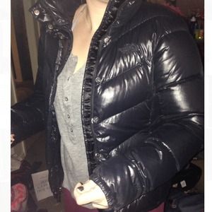 SOLD🚫🚫Shiny puffy black North Face