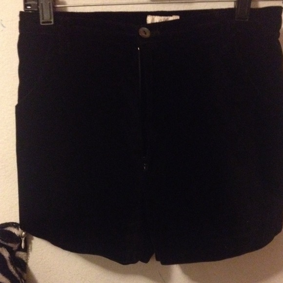 FELT BLACK HIGH WAISTED SHORTS!