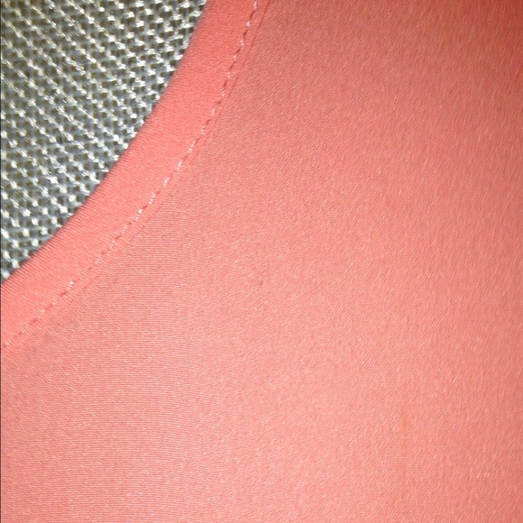 🔴SOLD🔴Hi-Low Flowy Boho Tank with back keyhole - Picture 3 of 4