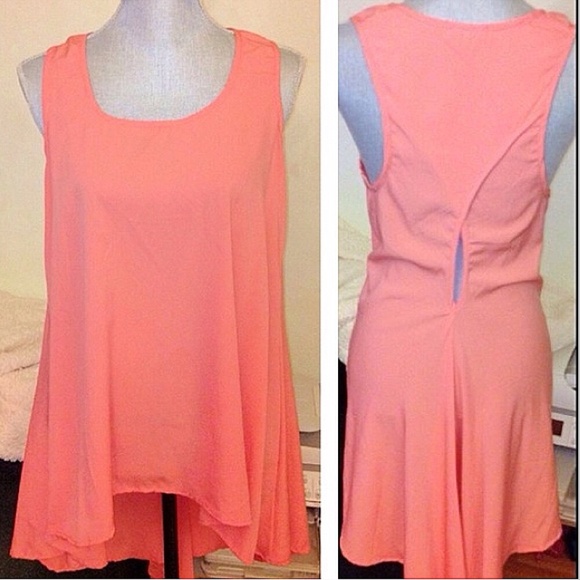 🔴SOLD🔴Hi-Low Flowy Boho Tank with back keyhole - Picture 2 of 4