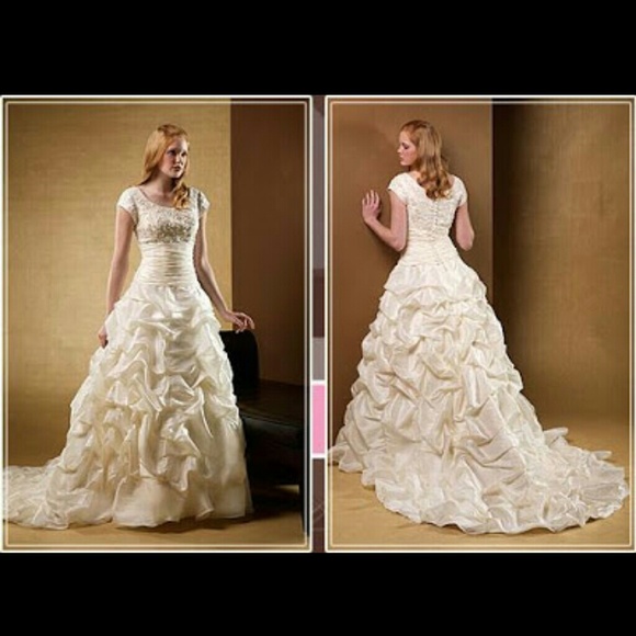 🌺SOLD🌺SOLD🌺NWT GORGEOUS Wedding Dress! - Picture 1 of 4