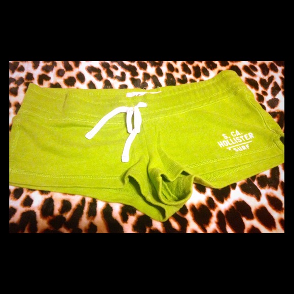 🚫SOLD🚫Hollister knit logo shorts