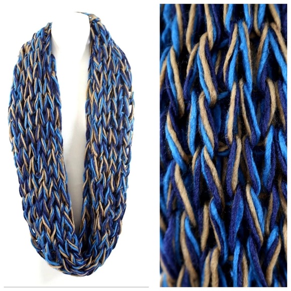 Blue Chunky Infinity Scarf - Picture 2 of 3