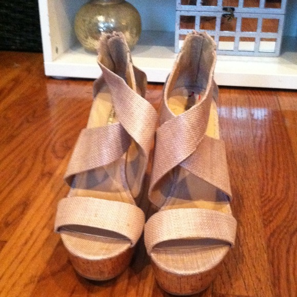 BCBG Wrap Wedges - Picture 3 of 4