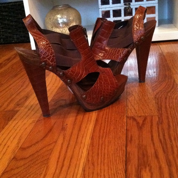 Snakeskin Sandals!