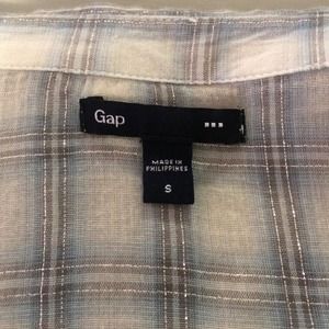 Quarter -sleeve Gap button up