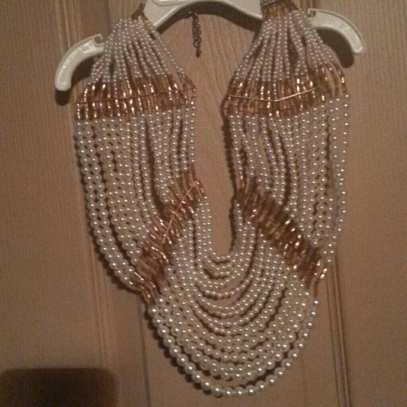Costume pearl and gold necklace