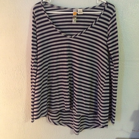 Black and gray striped relaxed fit top - Picture 1 of 2
