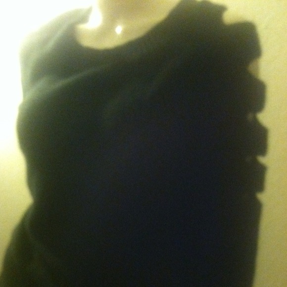 Black cable sweater with upper arm slit detail - Picture 2 of 3