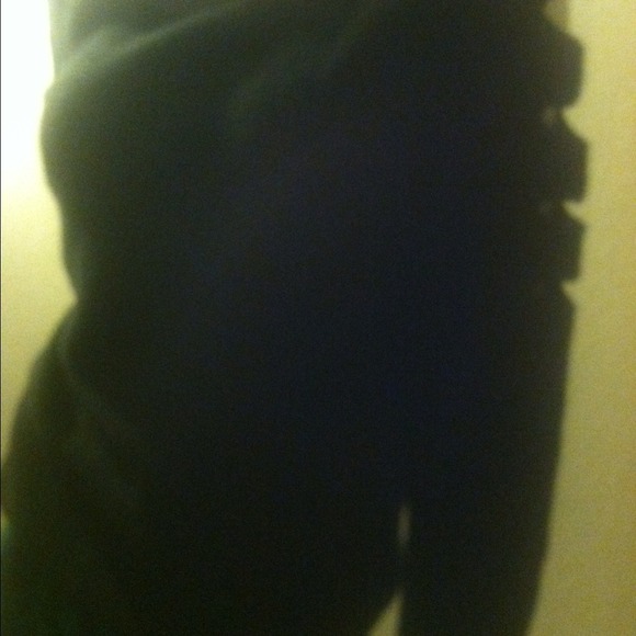 Black cable sweater with upper arm slit detail - Picture 3 of 3