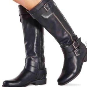 Black ridding boots