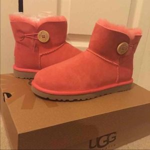 UGG Mini Bailey Button