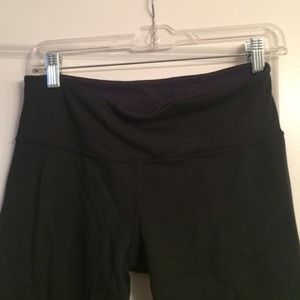 Luluemon Reversible Black/navy wunder under Capris
