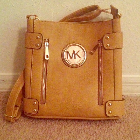 Micheal Kors purse