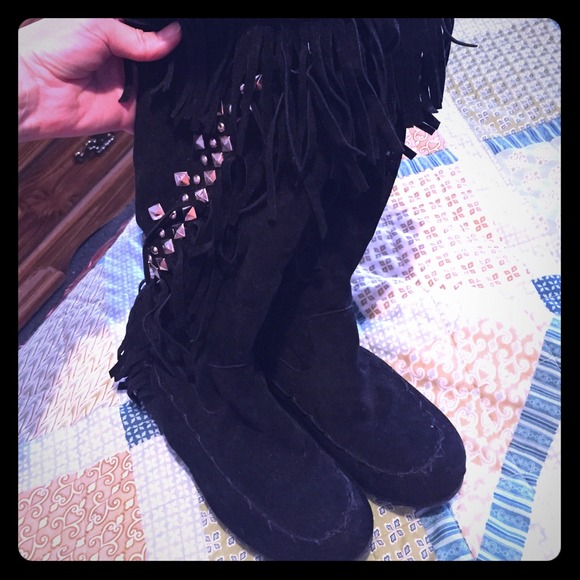 Black fringe boots. Size 7.5⬅️