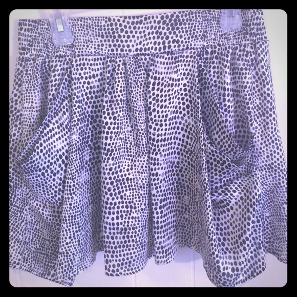 Short black and white pattern skirt.