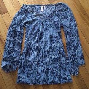Sweet Pea open-shoulder blue print top