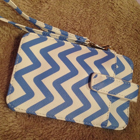 Wallet/Clutch - Picture 2 of 2