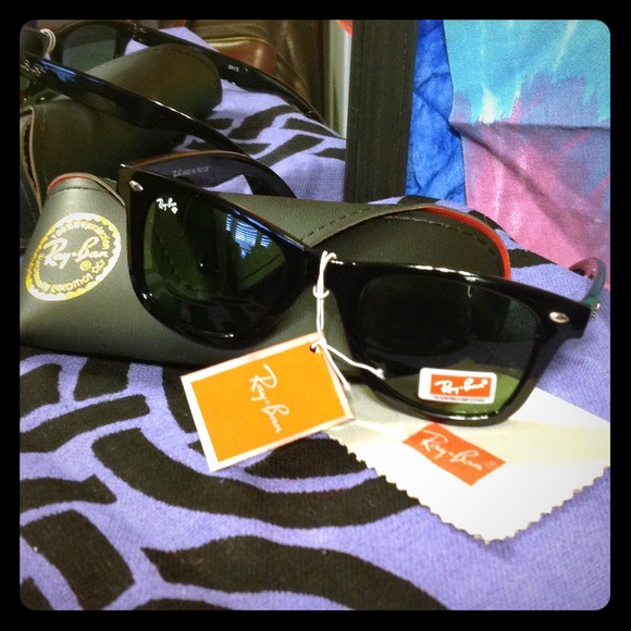 Black Wayfarer Ray-Bans Olive G-15 Lens