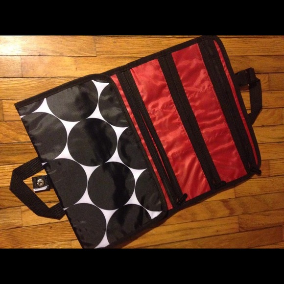 ThirtyOne Uptown Jewelry Bag