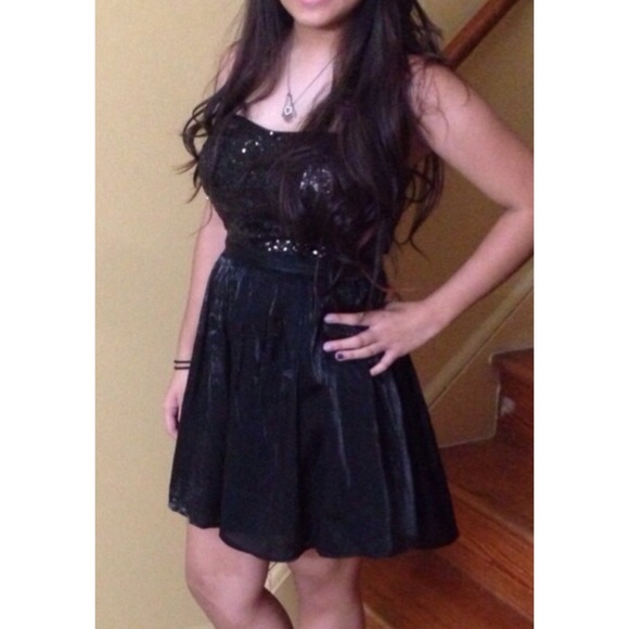 Forever 21 black sequined homecoming / party dress