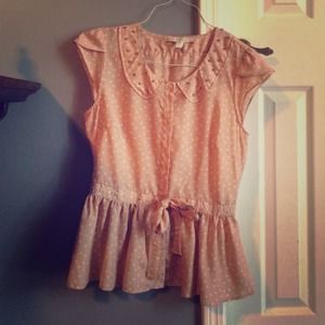 Pale pink top w/ embellishments 🎀