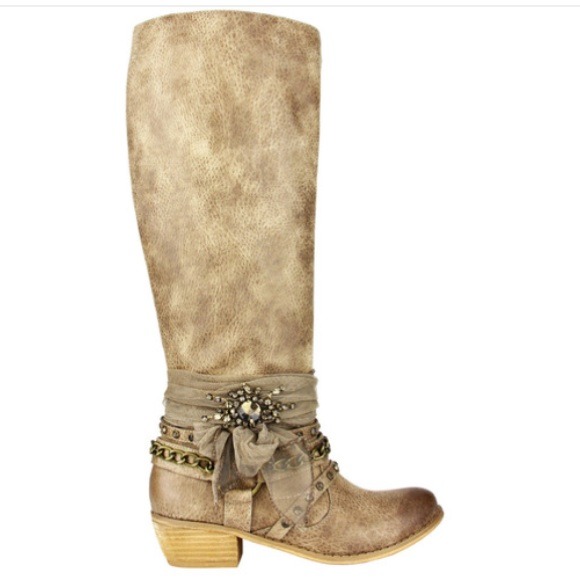 💕🎀Beautiful Chic Boots!🎀💕