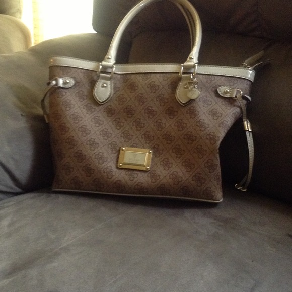 Beautiful brown guess purse