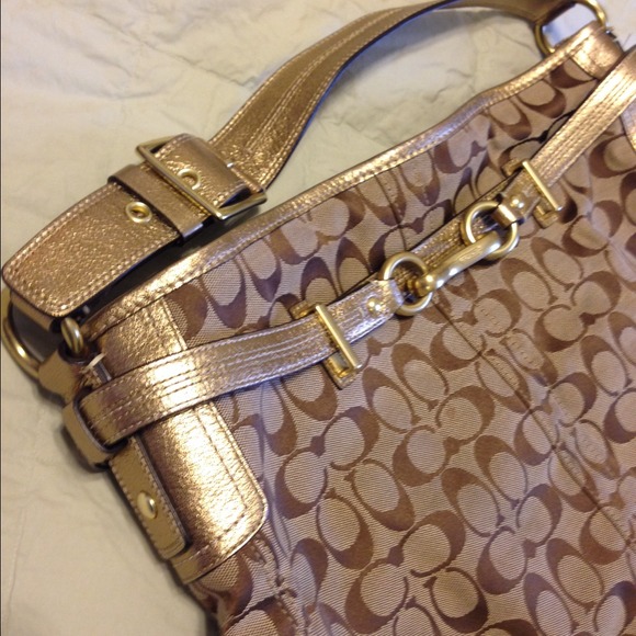 Authentic Coach handbag - Picture 2 of 4