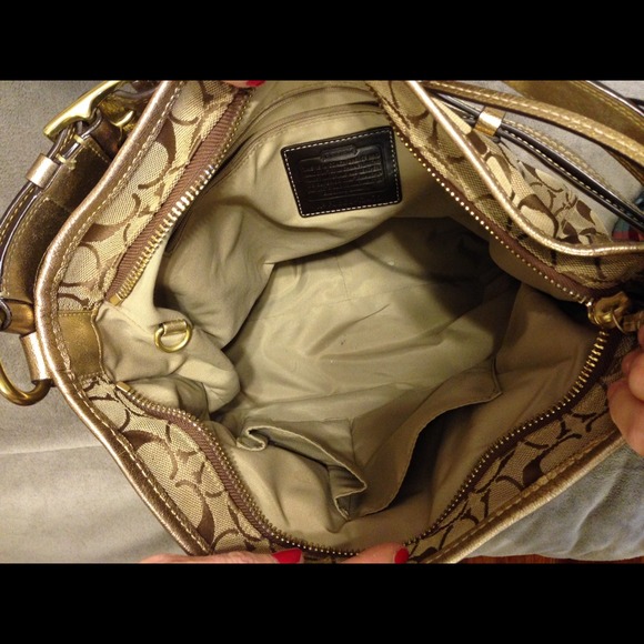 Authentic Coach handbag - Picture 3 of 4