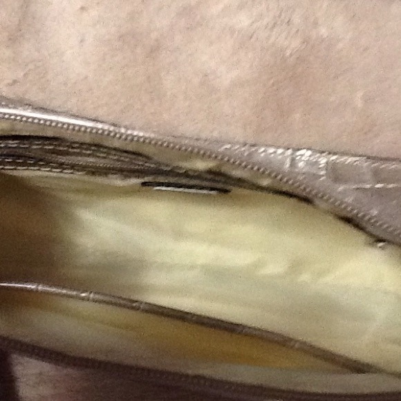 Guess purse - Picture 3 of 3