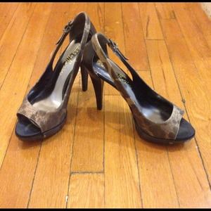 Guess by Marciano pumps