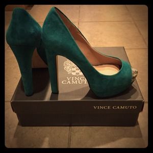 Women's Vince Camuto Graph Peep-toe heel.