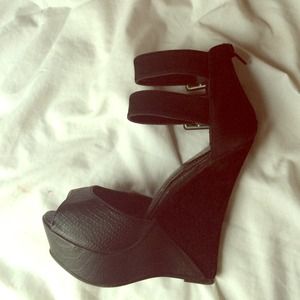 Black Lilliana heals size 5 1/2