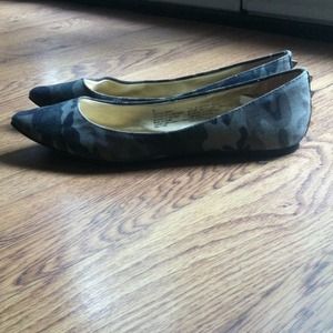 Camo xhilaration flats