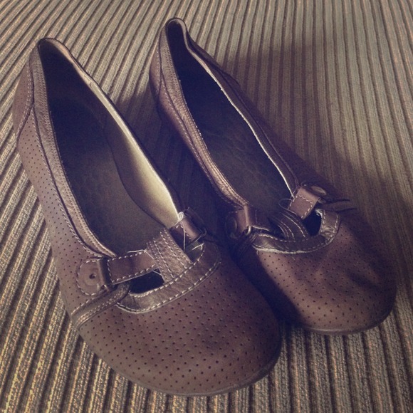 Brown comfy flats