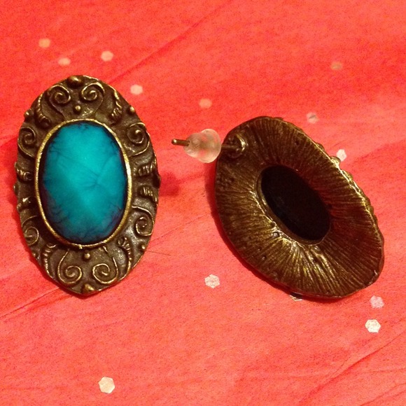 Pretty Earrings❌SOLD❌ - Picture 2 of 3