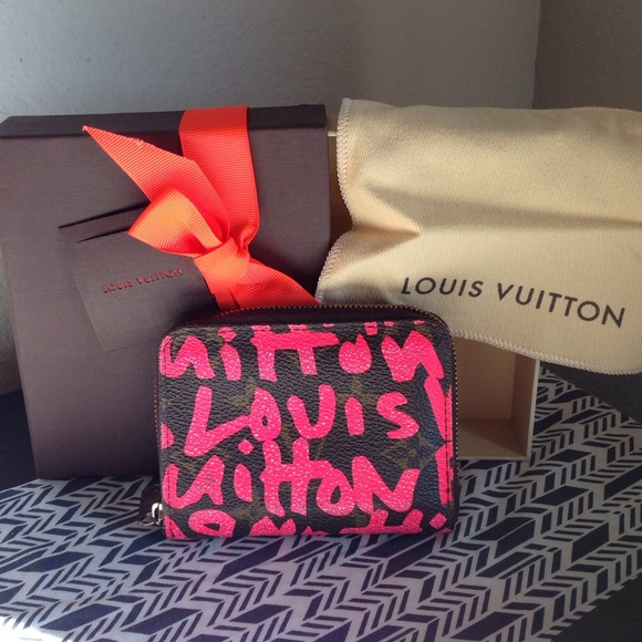 Pink graffiti LV x Stephen Sprouse coin wallet!