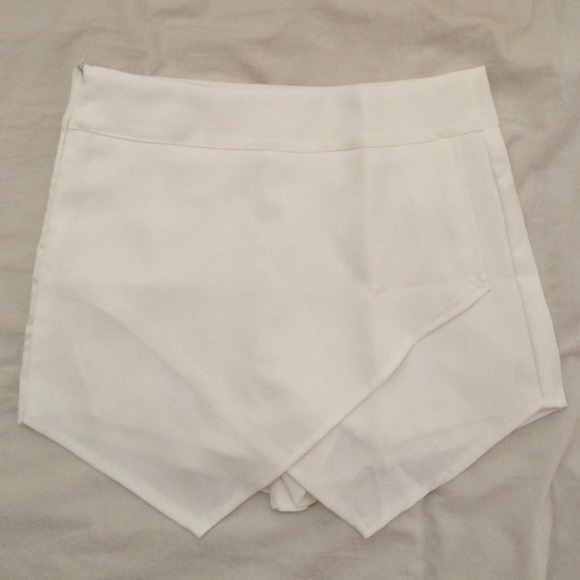 White asymmetrical envelope skort NWT