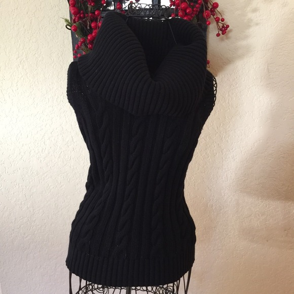 Tuttle Neck Black
