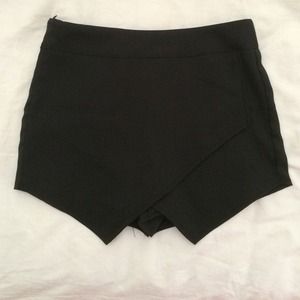 Black skort