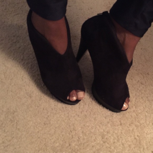 Shoes - Black booties